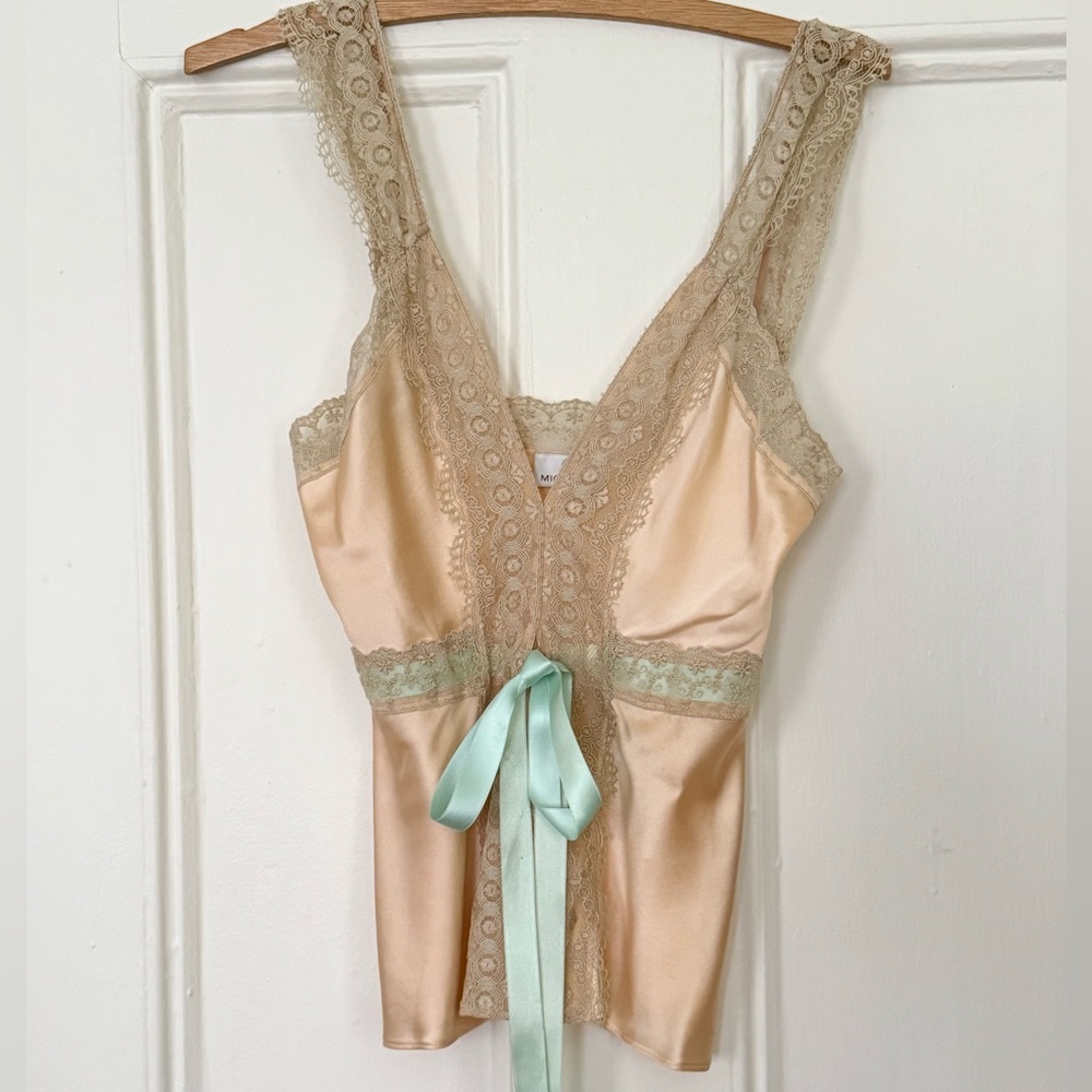 Miguelina Stephanie top